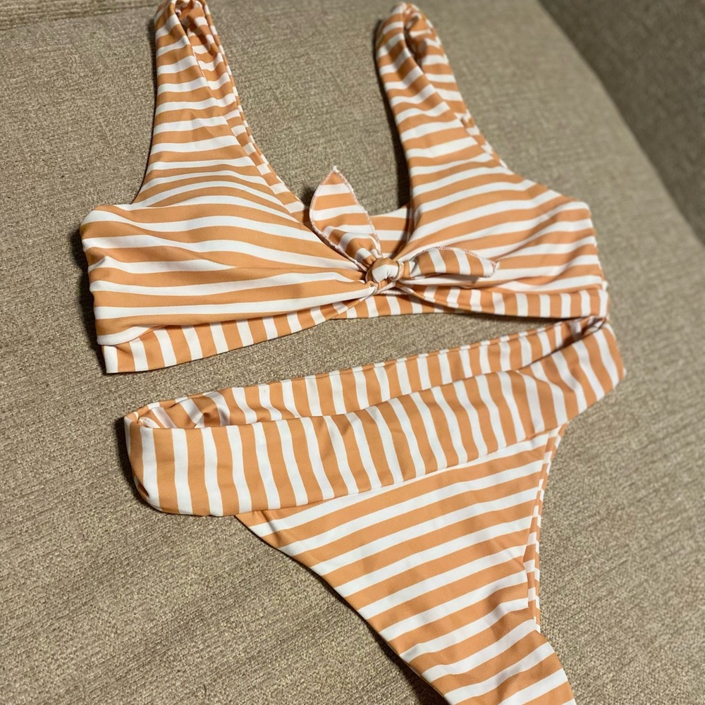 NWOT Yellow Stripes Bow Tie Front High Rise Bikini Set, size L